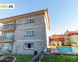 Exterior view of House or chalet for sale in Cangas   with Terrace, Storage room and Swimming Pool