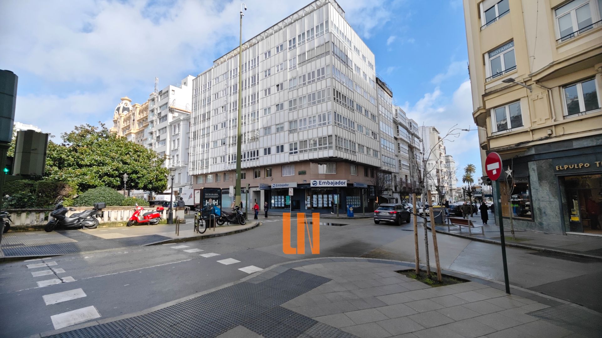 Vista exterior de Oficina de lloguer en A Coruña Capital  amb Calefacció i Internet