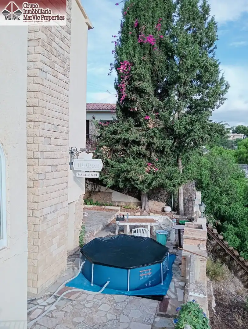 Vista exterior de Casa o chalet en venta en La Nucia con Terraza, Piscina y Amueblado
