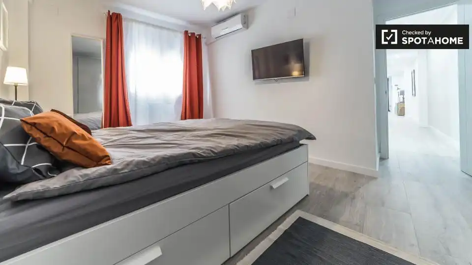 Bedroom of Flat for rent in Valencia  with Air Conditioner, Heating and Furnished
