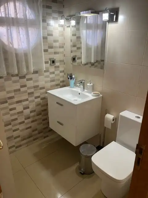 Baño de Casa adosada en venta en Almería con Aire acondicionado, Calefacción y Terraza
