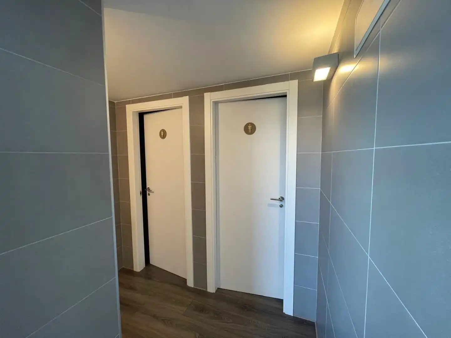 Badezimmer von Büro zur Miete in Xirivella mit Klimaanlage, Heizung und Terrasse