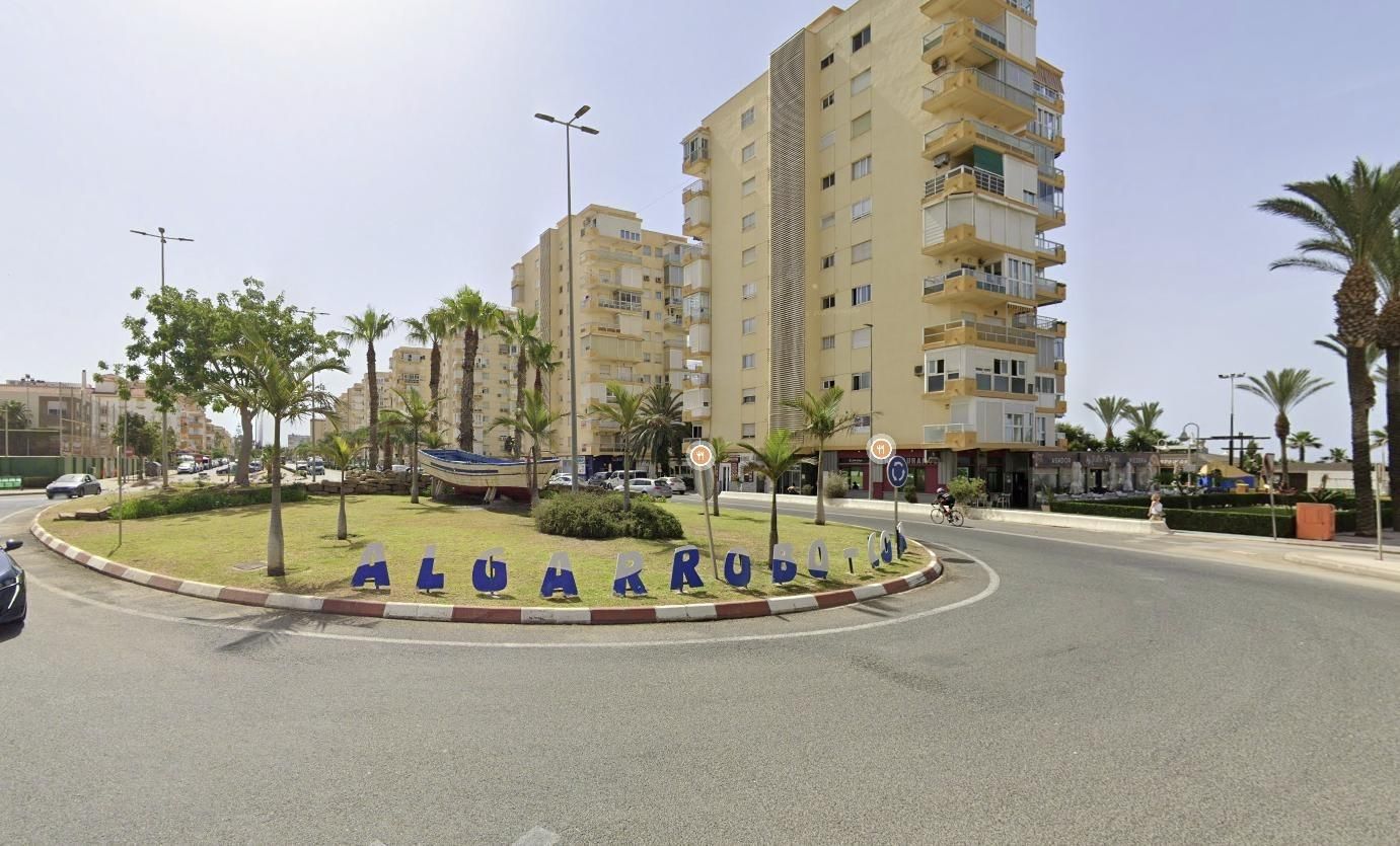 Vista exterior de Pis en venda en Algarrobo amb Jardí privat, Terrassa i Piscina comunitària