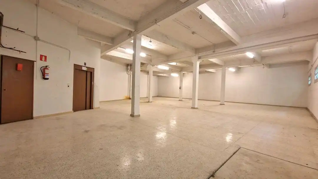 Fabrikhallen zur Miete in Donostia - San Sebastián 