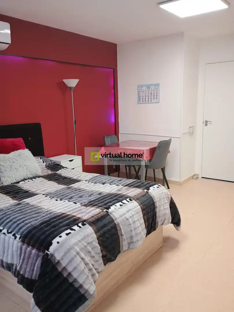 Dormitori de Apartament en venda en Benidorm amb Aire condicionat i Piscina comunitària