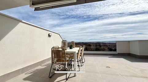 ESPACIOS EXTERIORES Y LUZ NATURAL EN UNA VIVIENDA DE OBRA NUEVA EN VALLE DEL SOL