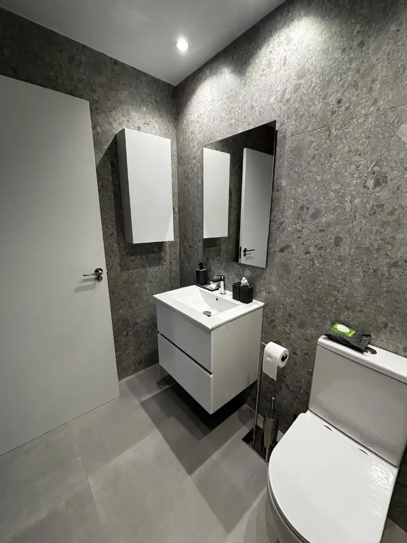 Baño de Piso de alquiler en El Campello con Aire acondicionado, Calefacción y Terraza