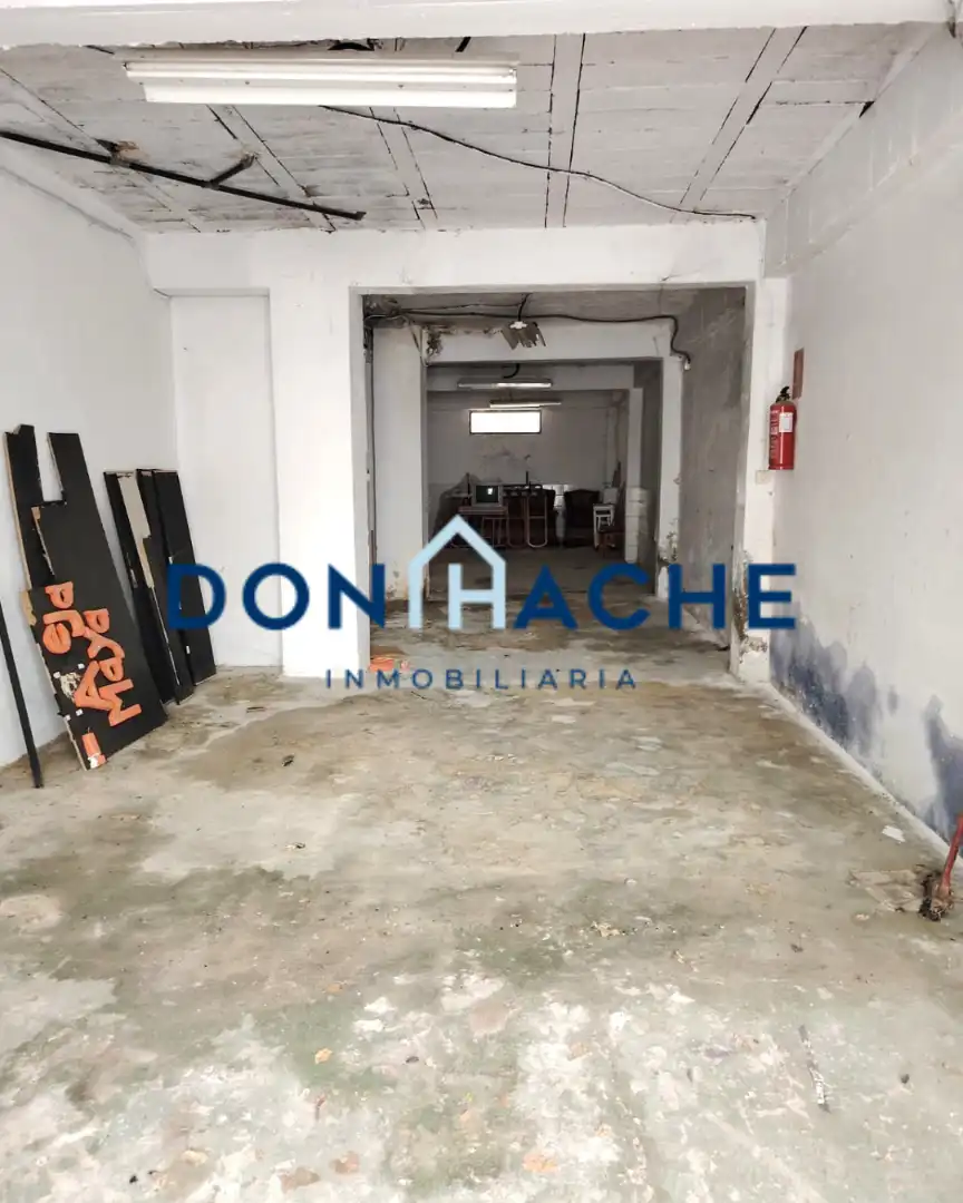 Local comercial en venda a Este