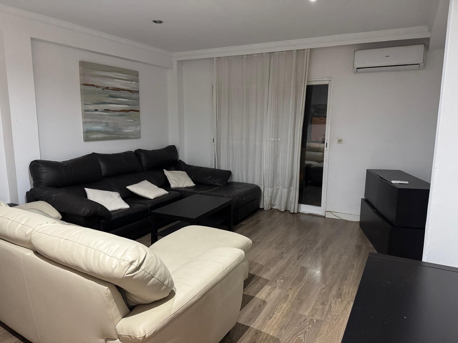 Living room of Flat to share in Marbella  with Air Conditioner, Terrace and Furnished