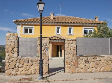 House for sale in Calle Puerto de Canencia 14