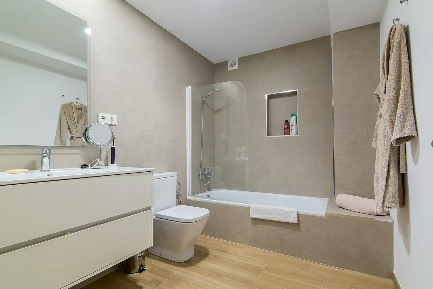 Badezimmer von Wohnung zum Verkauf in Caldes d'Estrac mit Privatgarten, Terrasse und Balkon