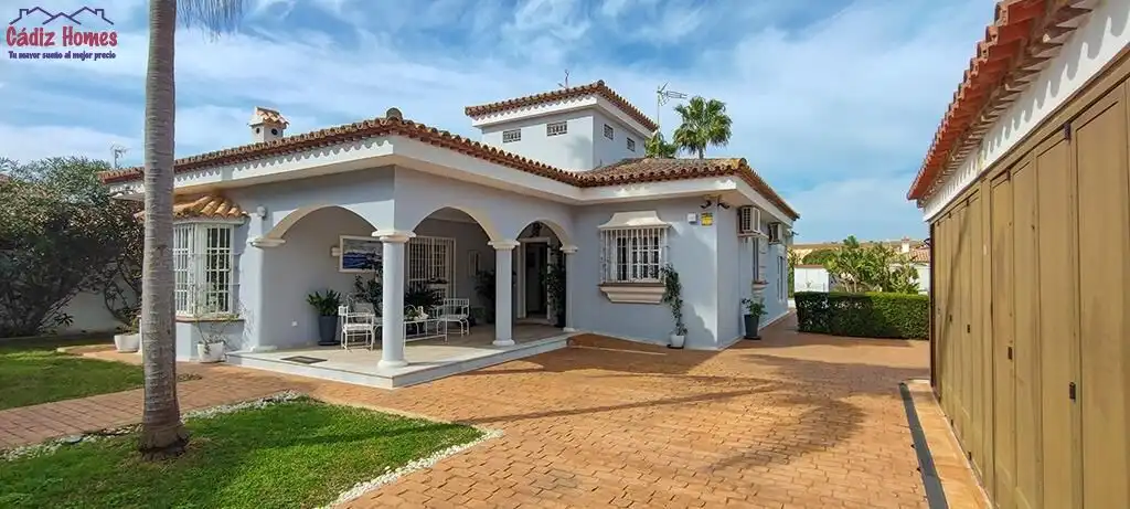 Exterior view of Houses for sale in Chiclana de la Frontera  with Air Conditioner, Heating and Private garden