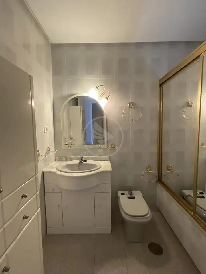 Badezimmer von Wohnung zur Miete in Linares mit Klimaanlage, Terrasse und Möbliert