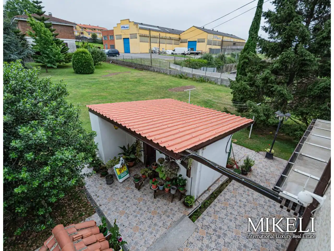 Terrassa de Casa o xalet en venda en El Astillero   amb Calefacció i Jardí privat