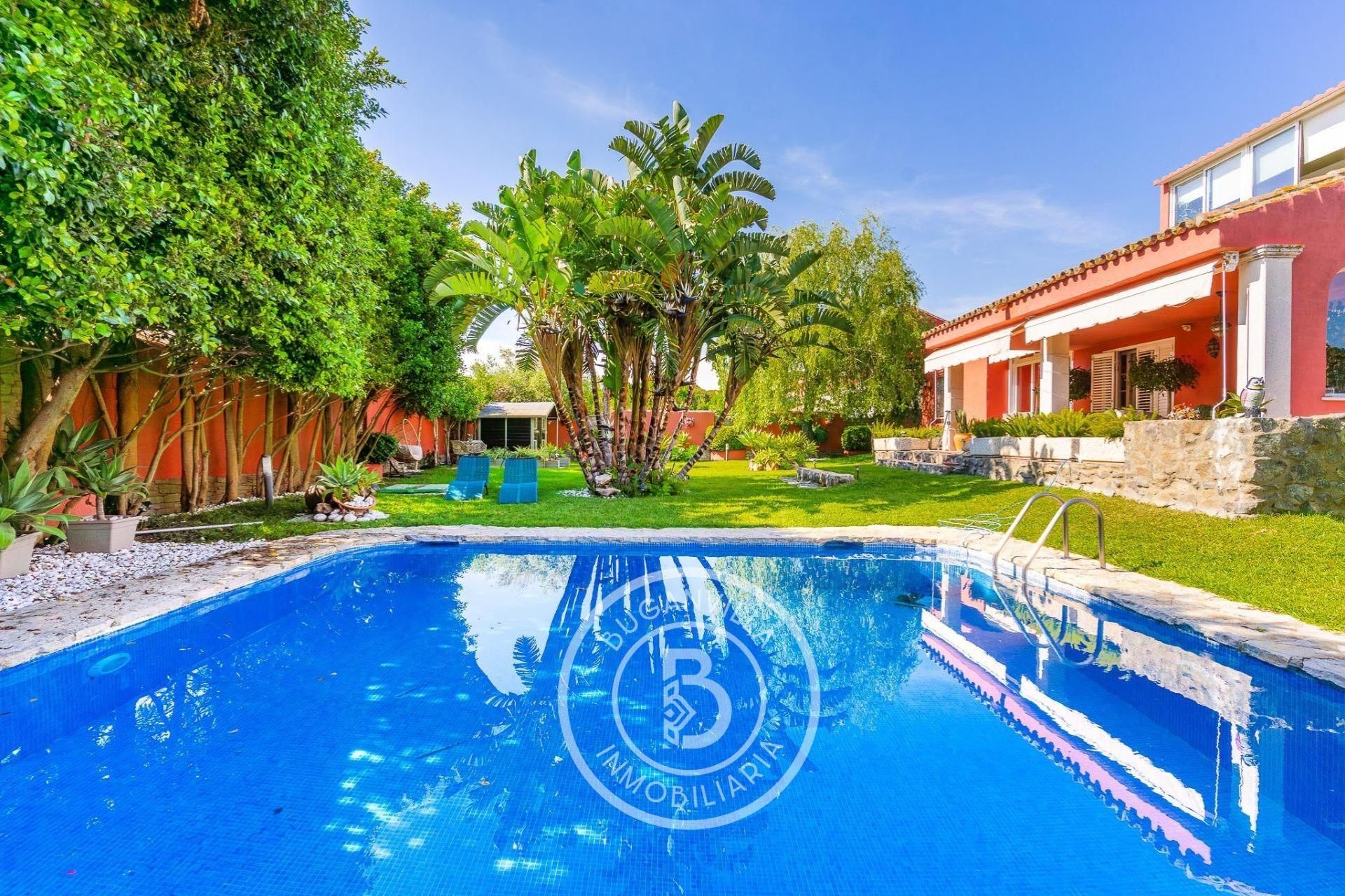 Garden of House or chalet for sale in Chiclana de la Frontera  with Air Conditioner, Heating and Private garden