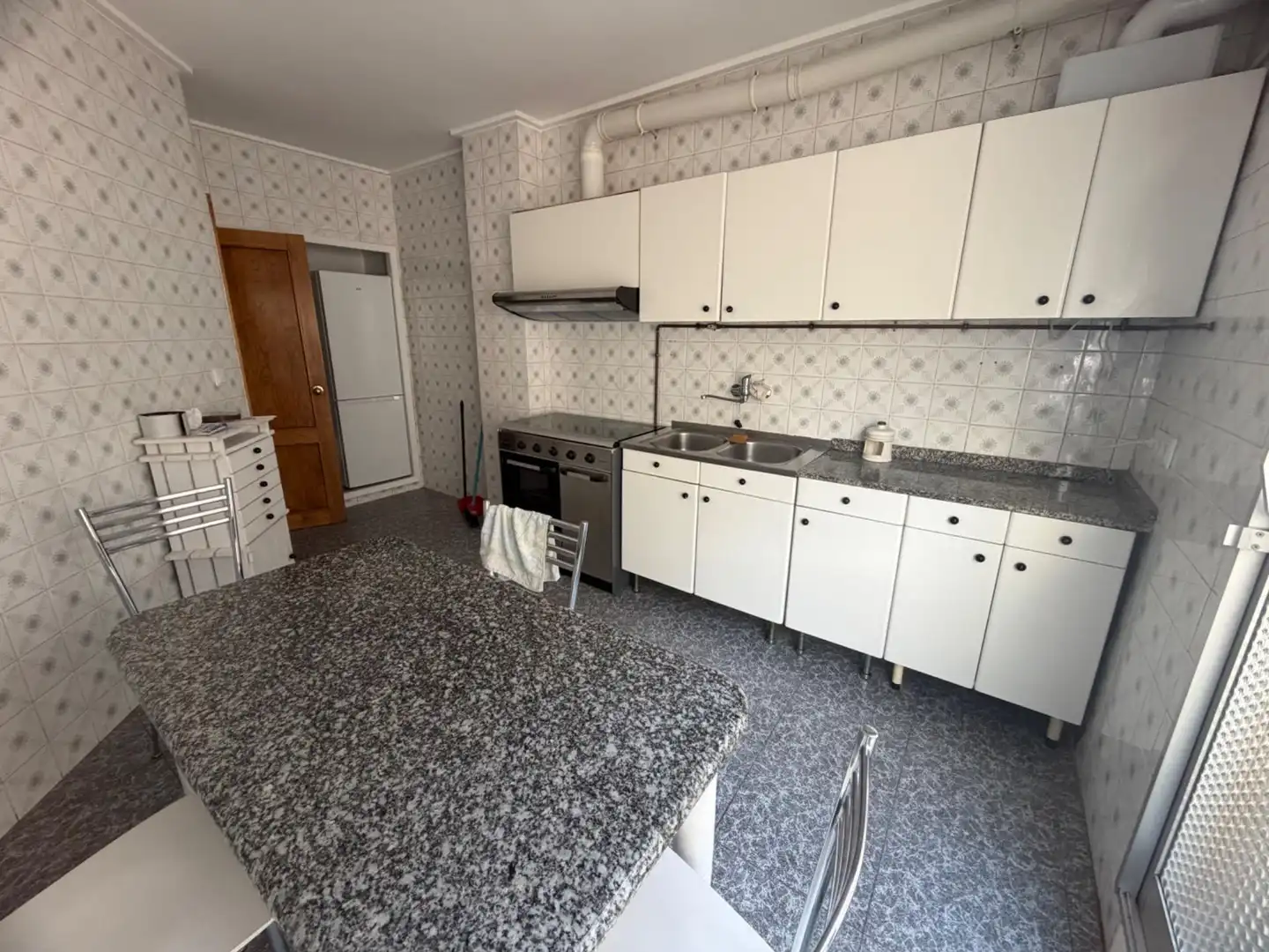 Cocina de Piso de alquiler en Ourense Capital  con Calefacción, Terraza y Amueblado
