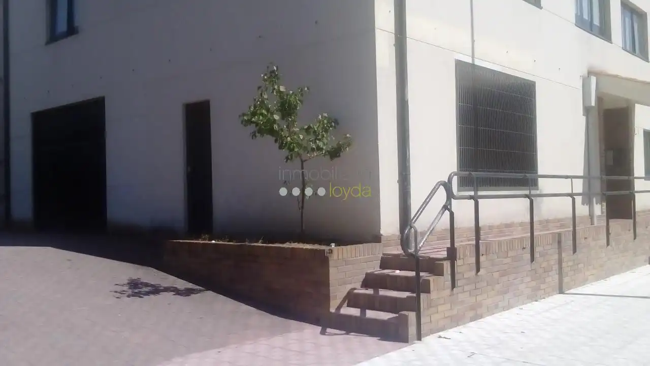 Vista exterior de Local de alquiler en Mos