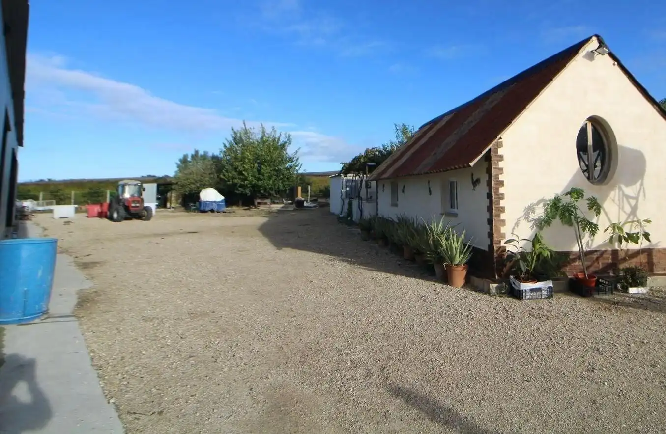 Parkplatz von Country house zum Verkauf in El Retiro - Parque Atlántico - Ronda este