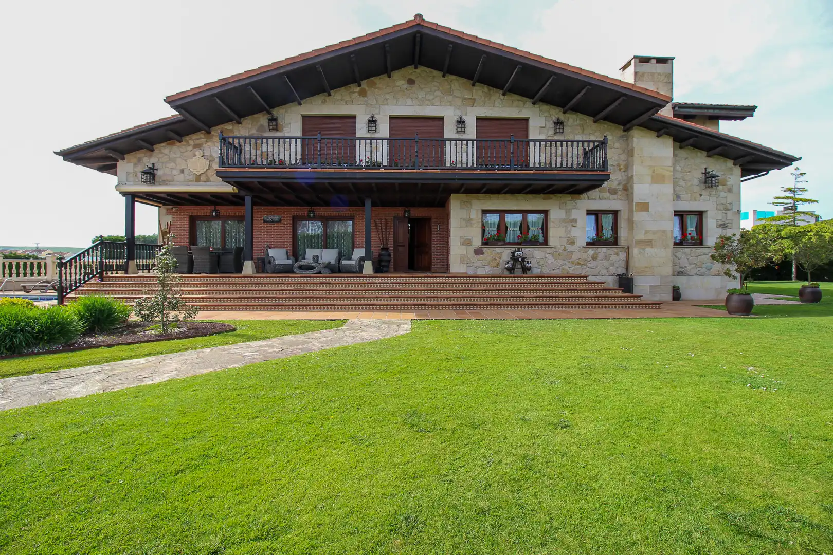 Vista exterior de Casa o chalet en venta en Santa Cruz de Bezana con Calefacción, Jardín privado y Terraza