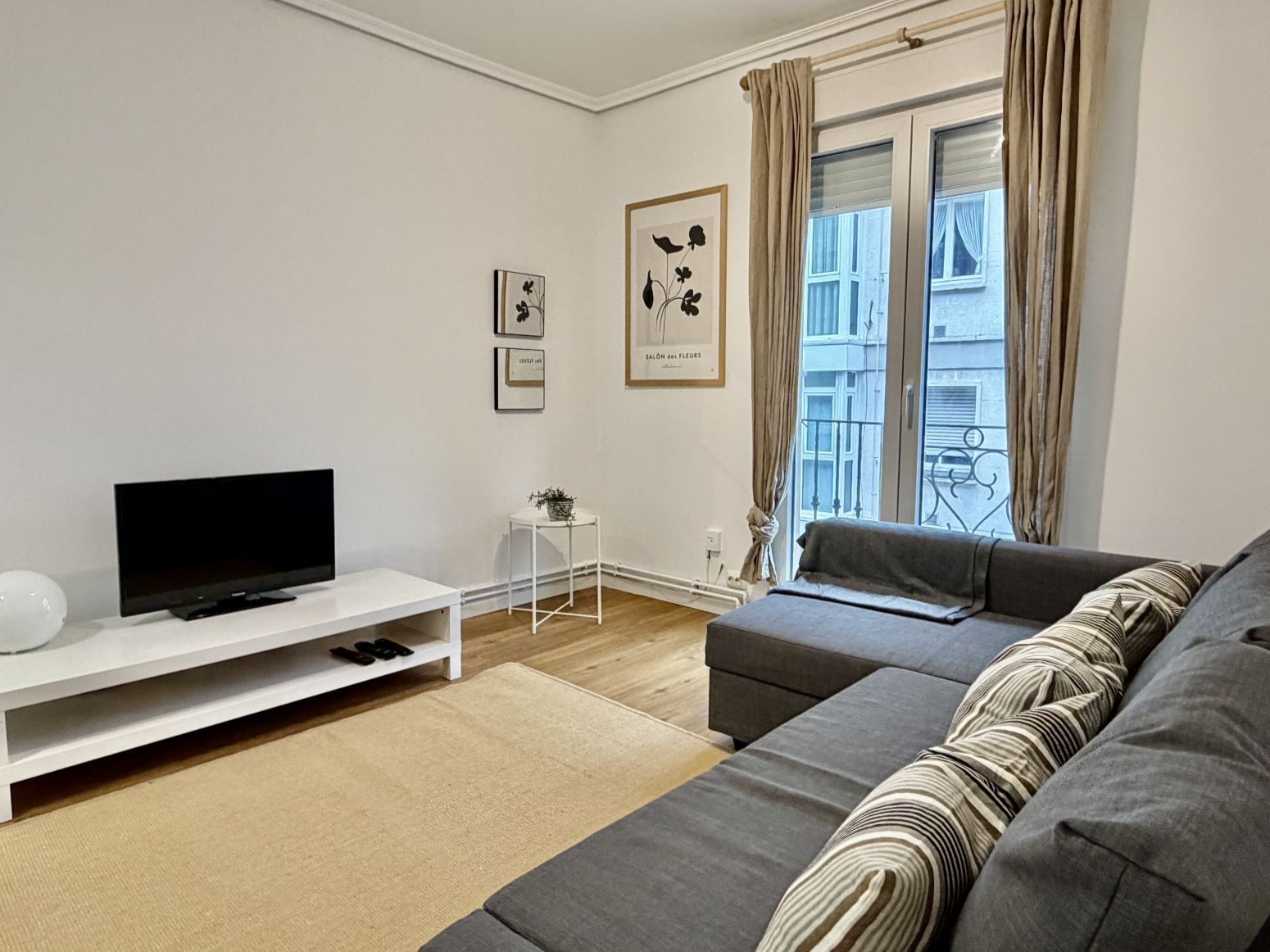 Sala d'estar de Pis de lloguer en Santander amb Calefacció, Moblat i Balcó