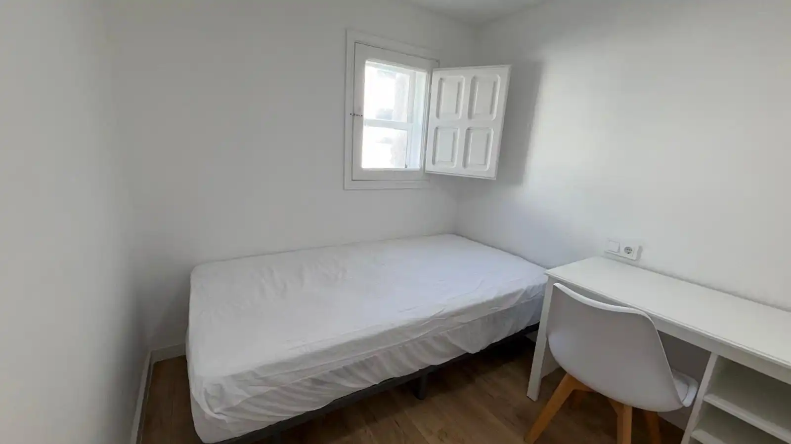 Bedroom of Flat for rent in Ourense Capital   with Heating and Furnished
