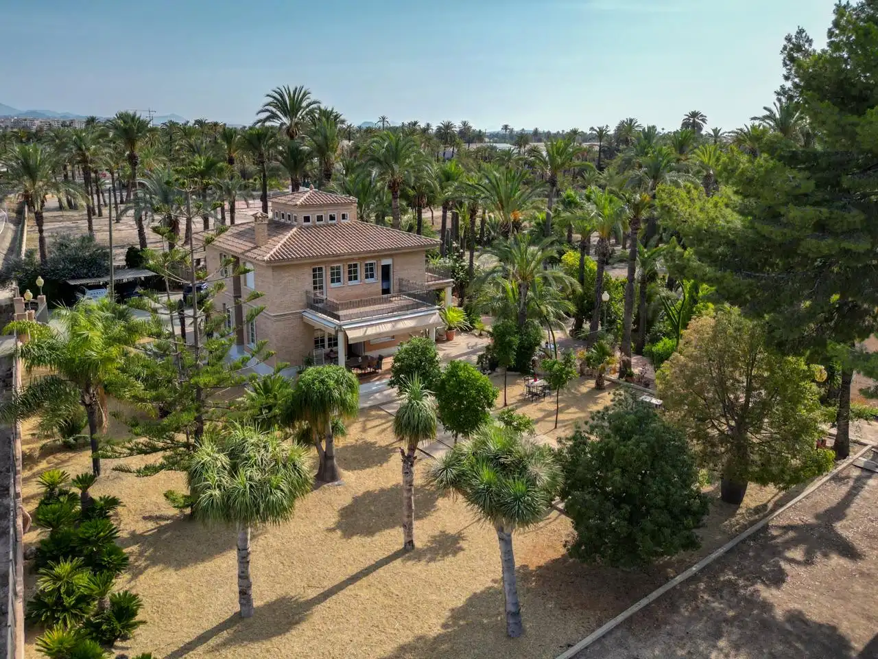 Vista exterior de Casa o xalet en venda en Elche / Elx amb Calefacció, Jardí privat i Parquet