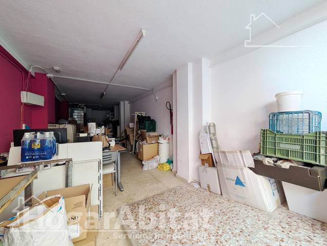 Local comercial en Venta en Calle Benitachell en Altozano - Conde Lumiares