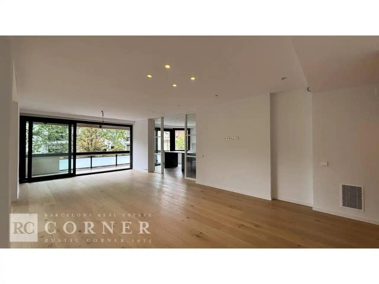 Exterior view of Flat for sale in  Barcelona Capital  with Air Conditioner, Heating and Parquet flooring