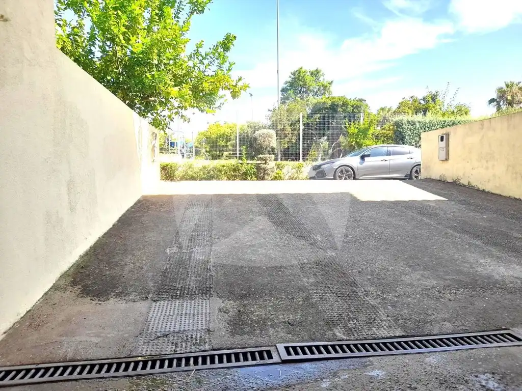 Aparcament de Casa adosada en venda en Badajoz amb Aire condicionat, Terrassa i Piscina