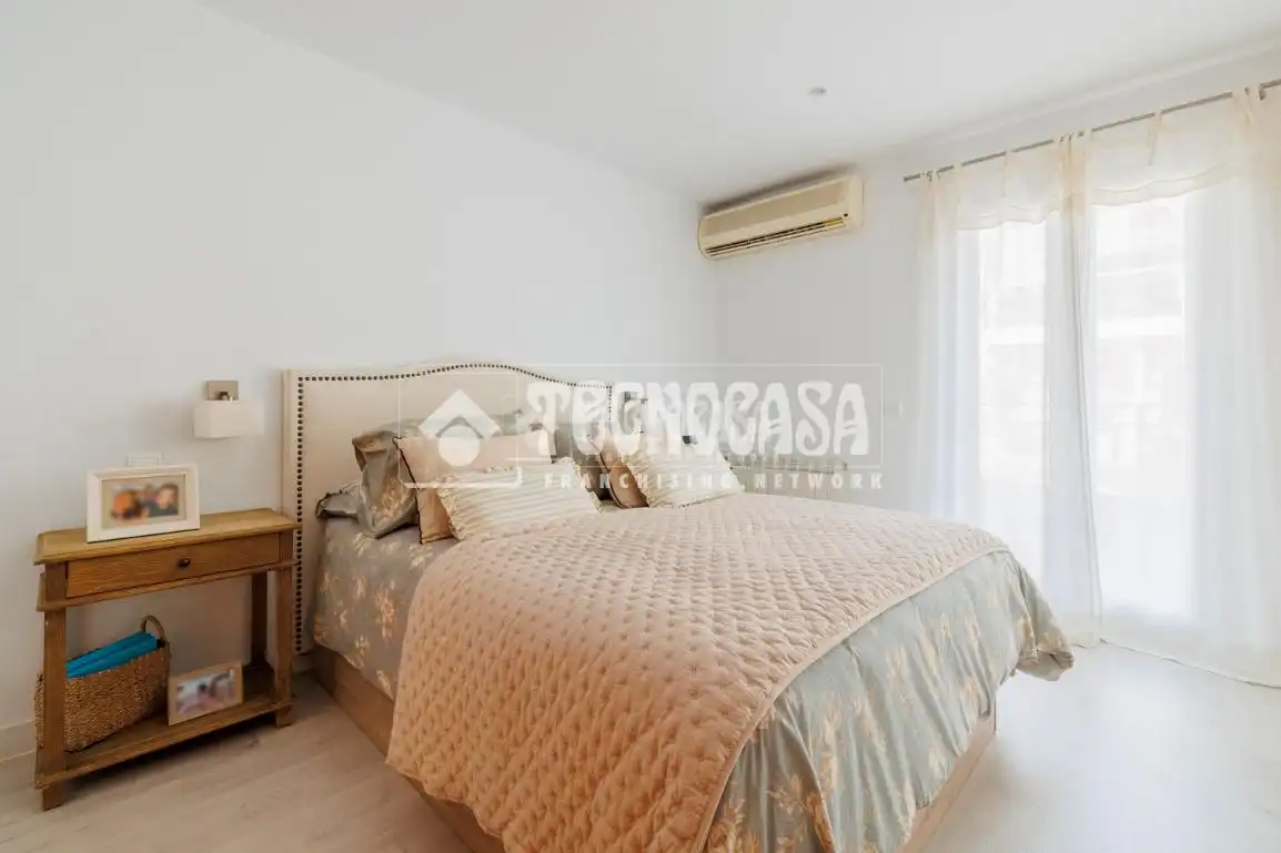 Habitación de Casa adosada en venta en Tres Cantos con Calefacción, Balcón y Piscina comunitaria