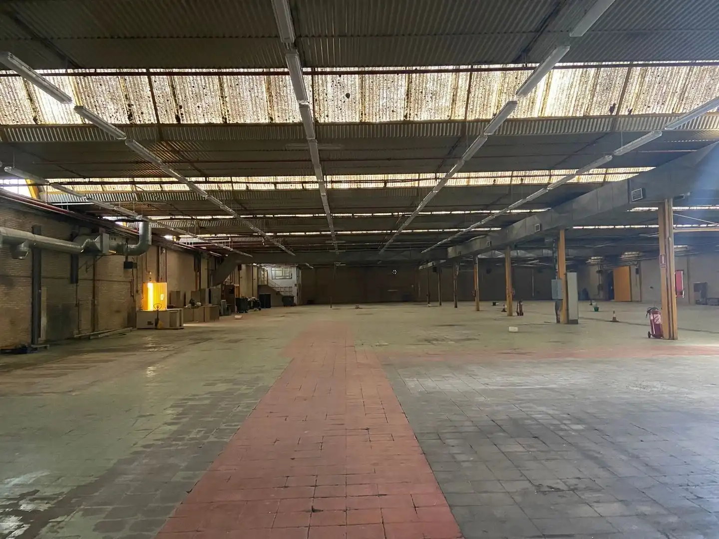 Nau industrial de lloguer en León Capital 