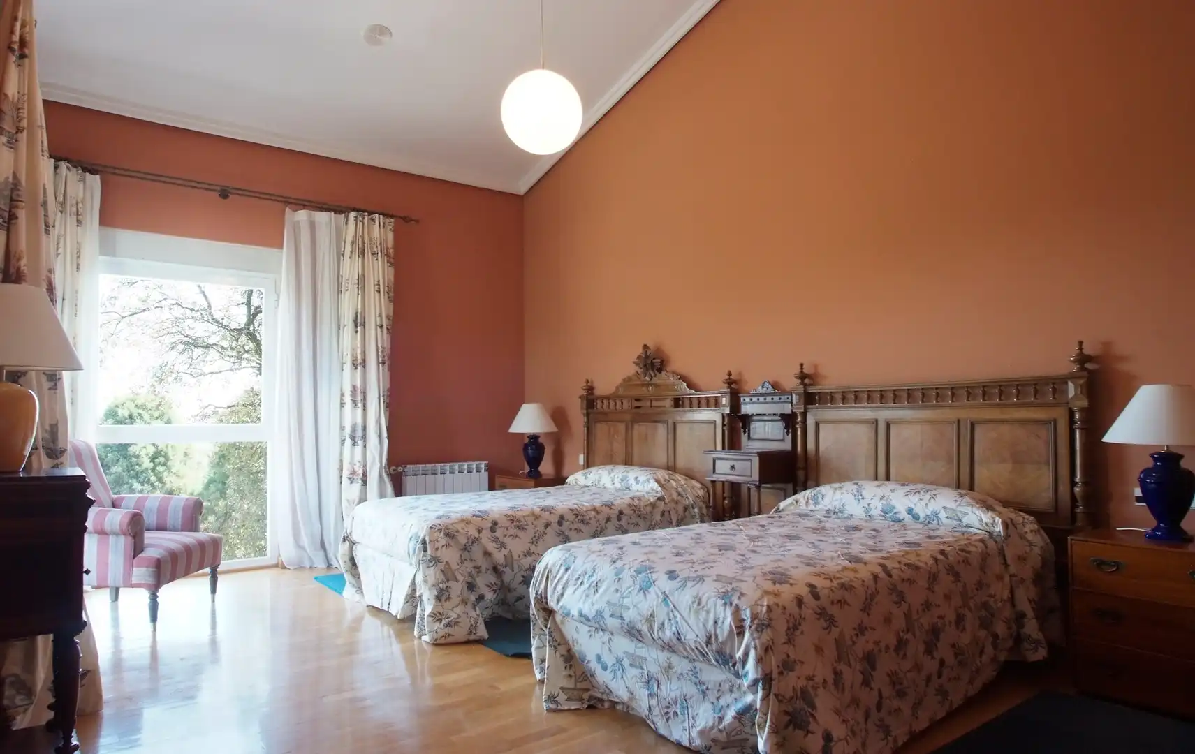 Dormitori de Casa o xalet en venda en Ciudalcampo amb Jardí privat, Piscina i Jacuzzi