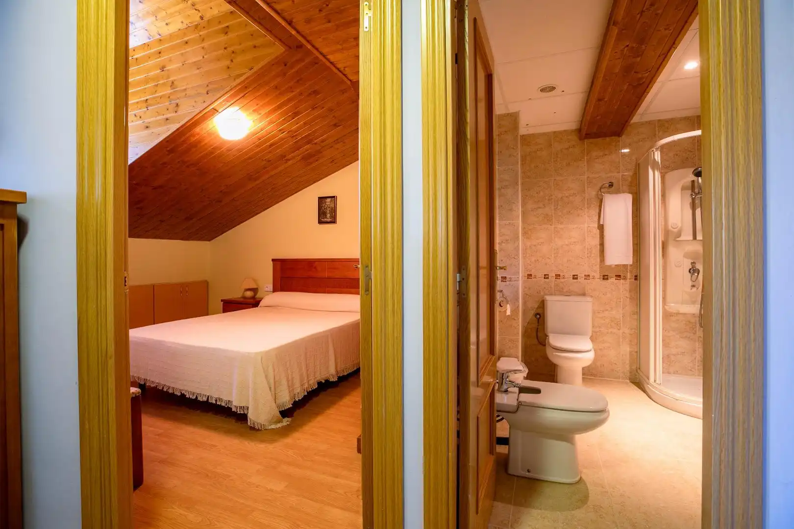Schlafzimmer von Gebäude zum Verkauf in Puente la Reina de Jaca