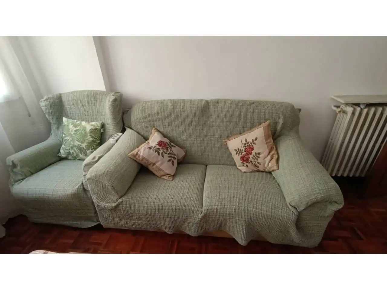 Living room of Flat for rent in Burgos  with Heating, Parquet flooring and Furnished