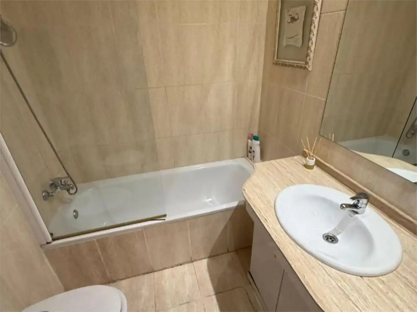 Badezimmer von Wohnung zur Miete in  Zaragoza Capital mit Klimaanlage und Balkon