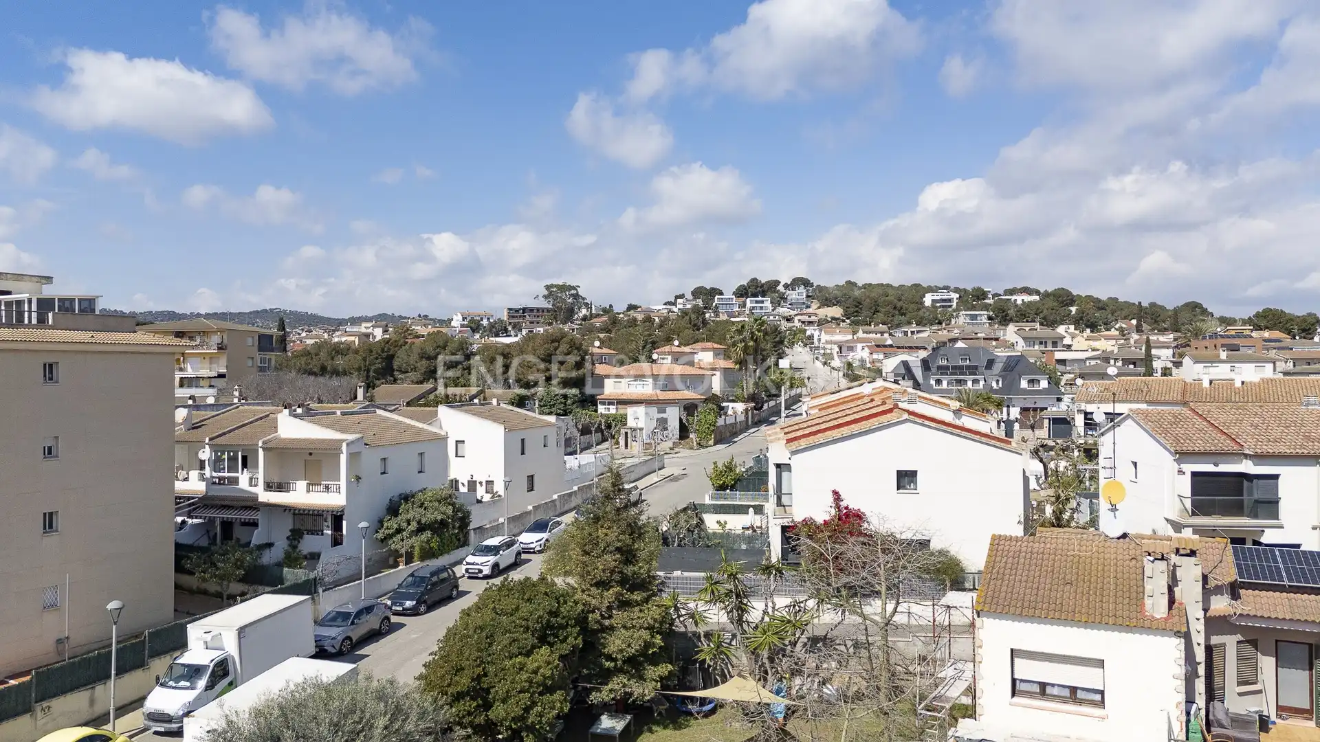 Vista exterior de Àtic en venda en Cunit amb Aire condicionat, Calefacció i Terrassa