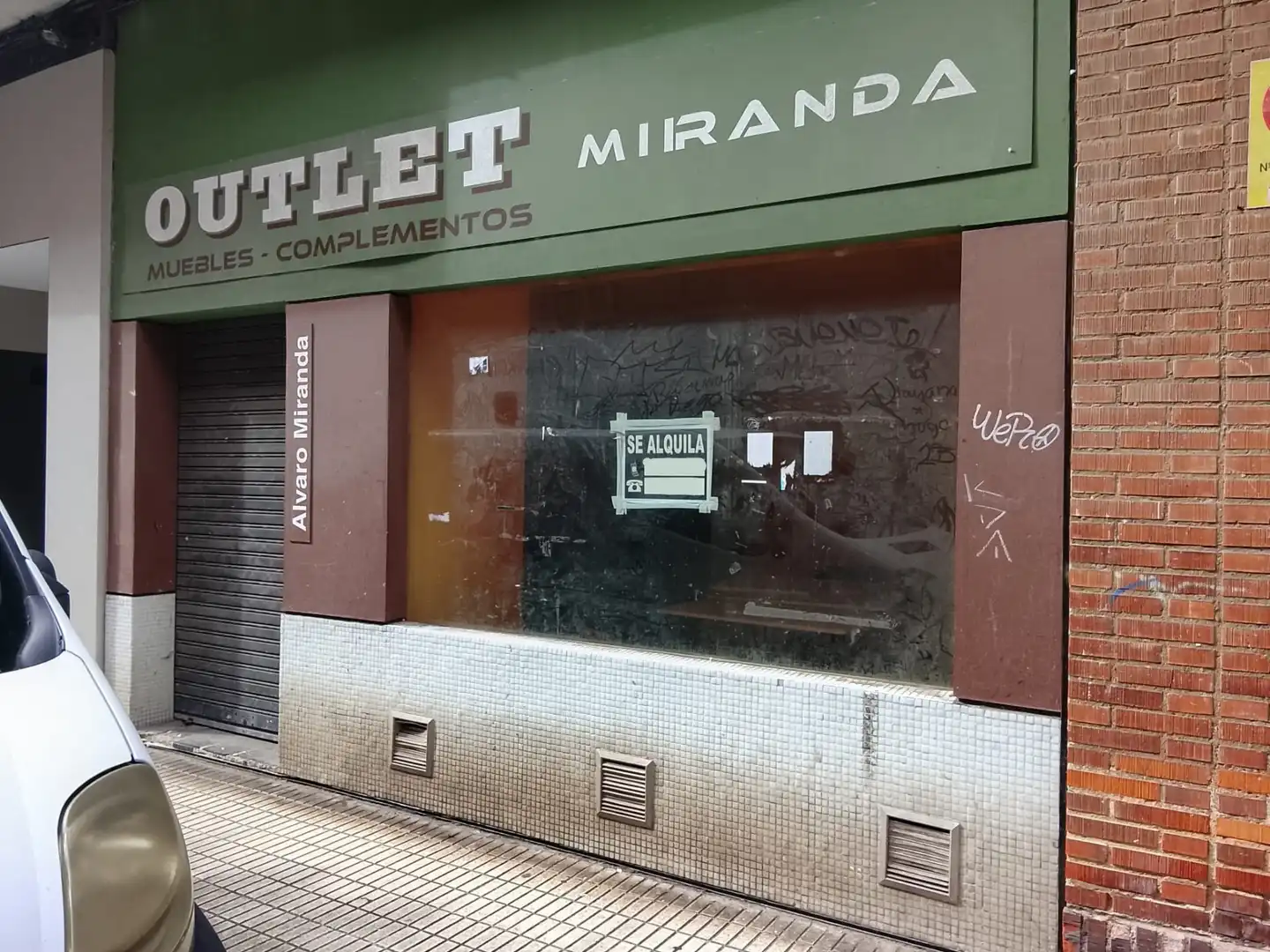 Local de lloguer a Calle Infiesto, Laviada