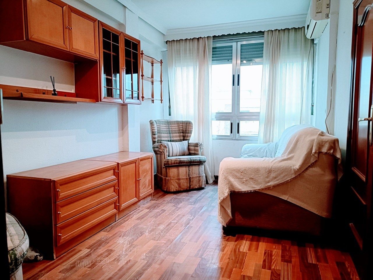 Dormitori de Pis de lloguer en  Madrid Capital amb Aire condicionat, Moblat i Forn