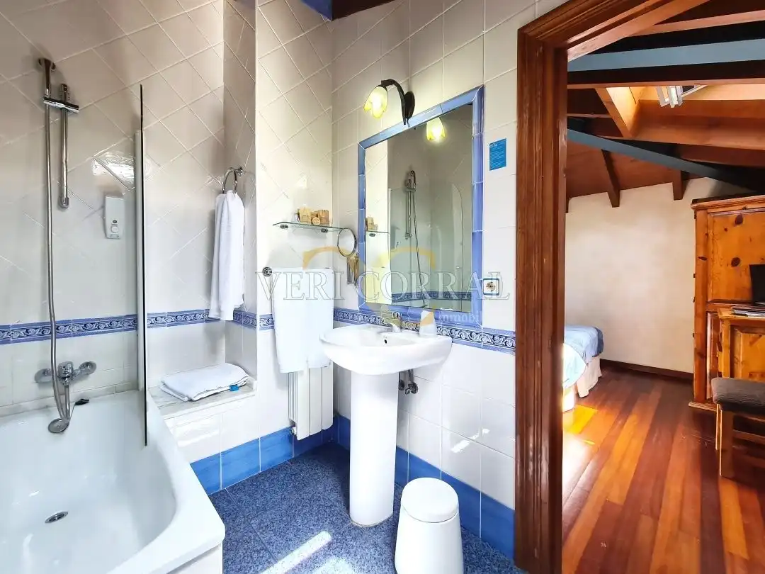 Bathroom of Buildings for sale in Cangas de Onís