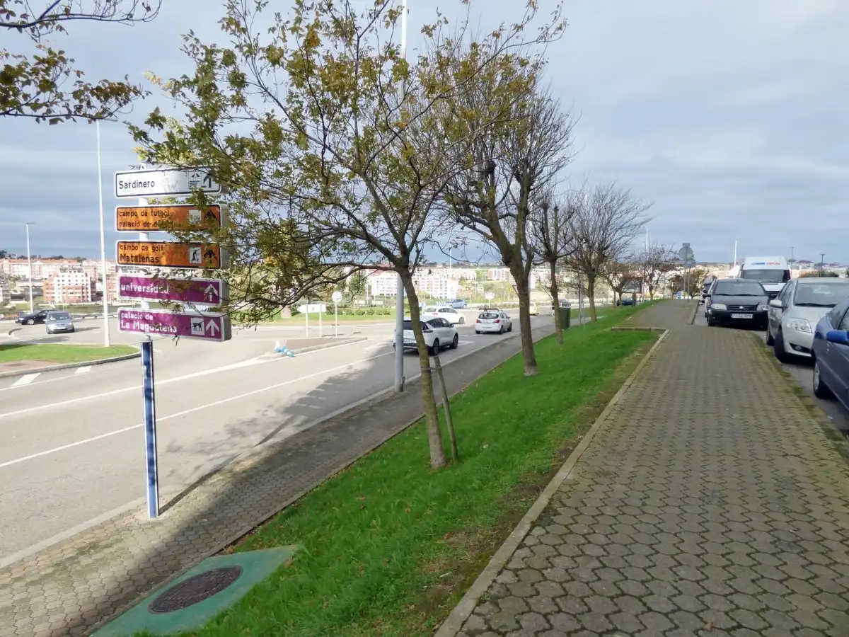 Locale commerciale in vendita a Avenida de Camilo Alonso Vega, imagen 3
