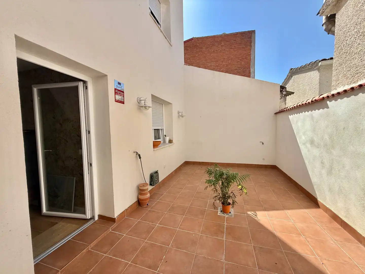 Terrasse von Einfamilien-Reihenhaus zum Verkauf in Las Ventas de Retamosa mit Klimaanlage, Heizung und Terrasse