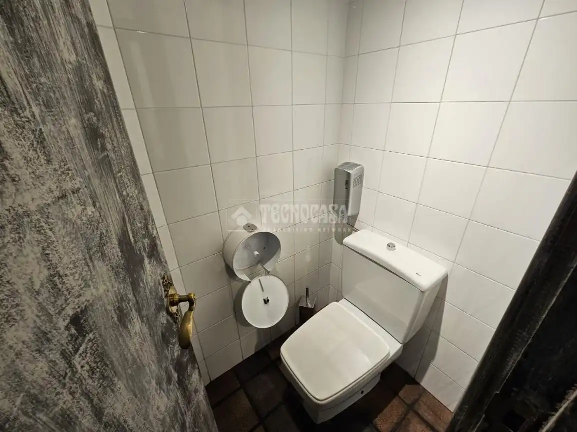 Baño de Local en venta en Madrid con Aire acondicionado, Calefacción y Terraza