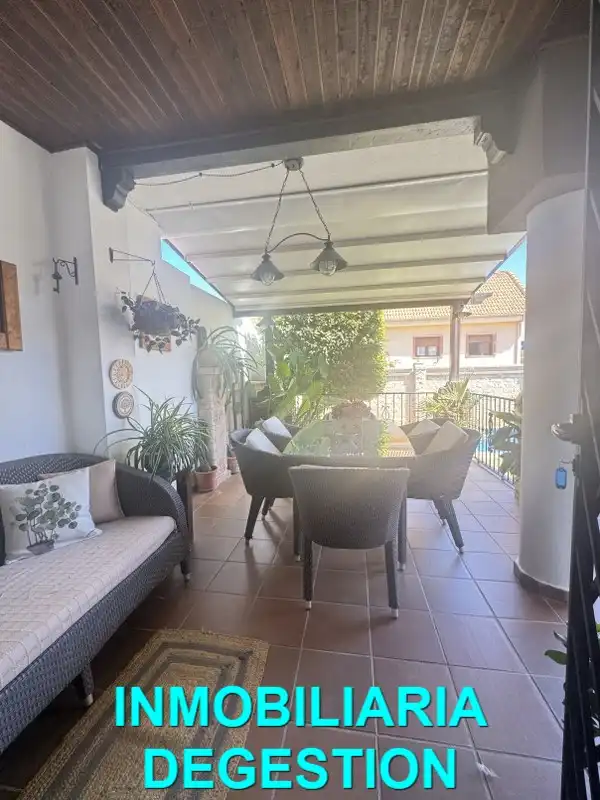 Casa adosada en venta en Linarejos