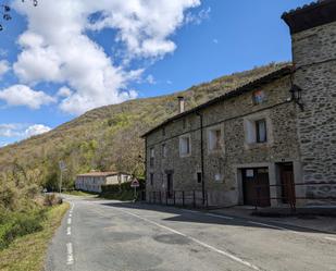 Vista exterior de Casa o xalet en venda en Ezcaray amb Jardí privat