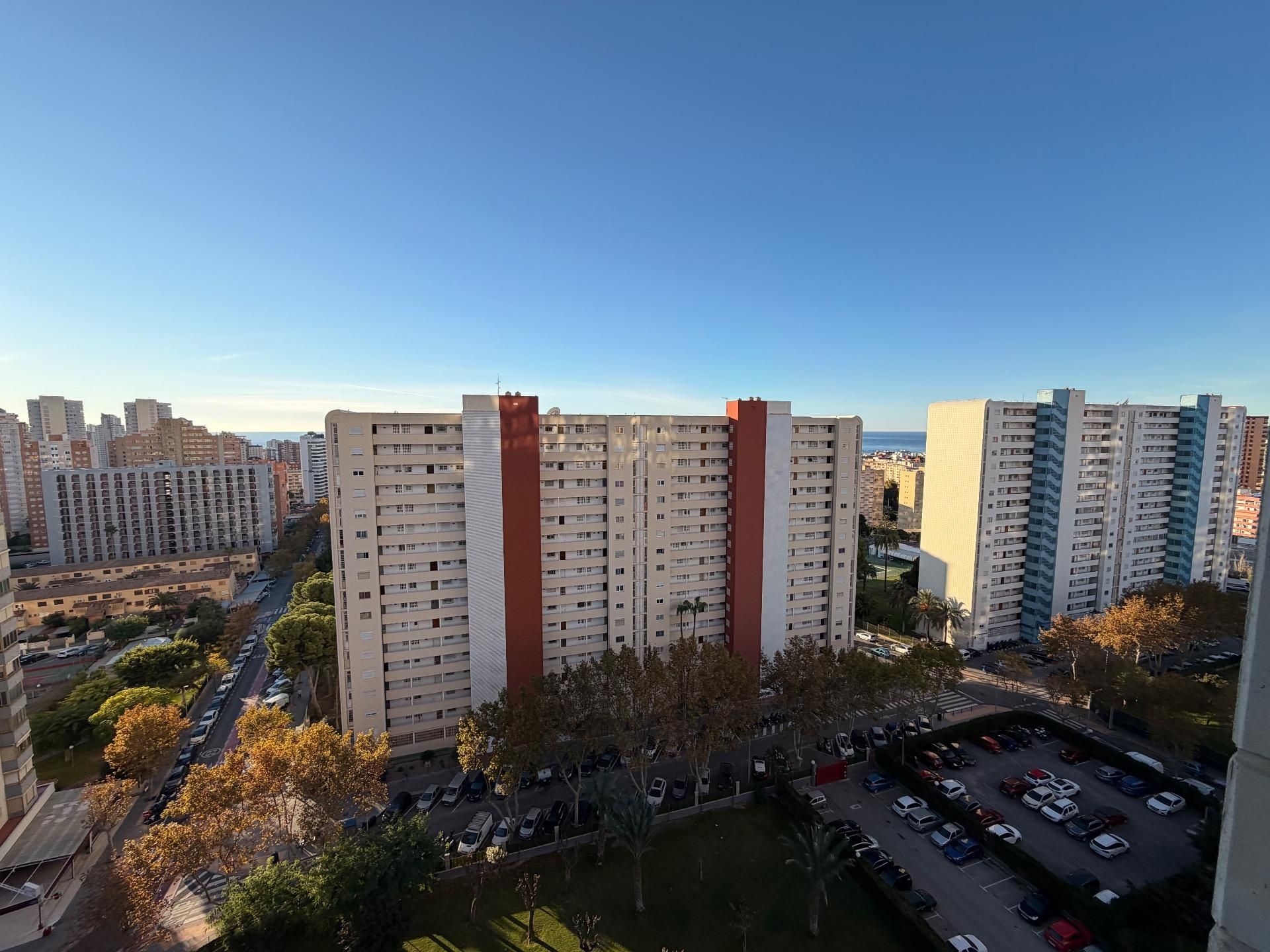 Vista exterior de Apartament en venda en Benidorm amb Jardí privat, Terrassa i Piscina comunitària