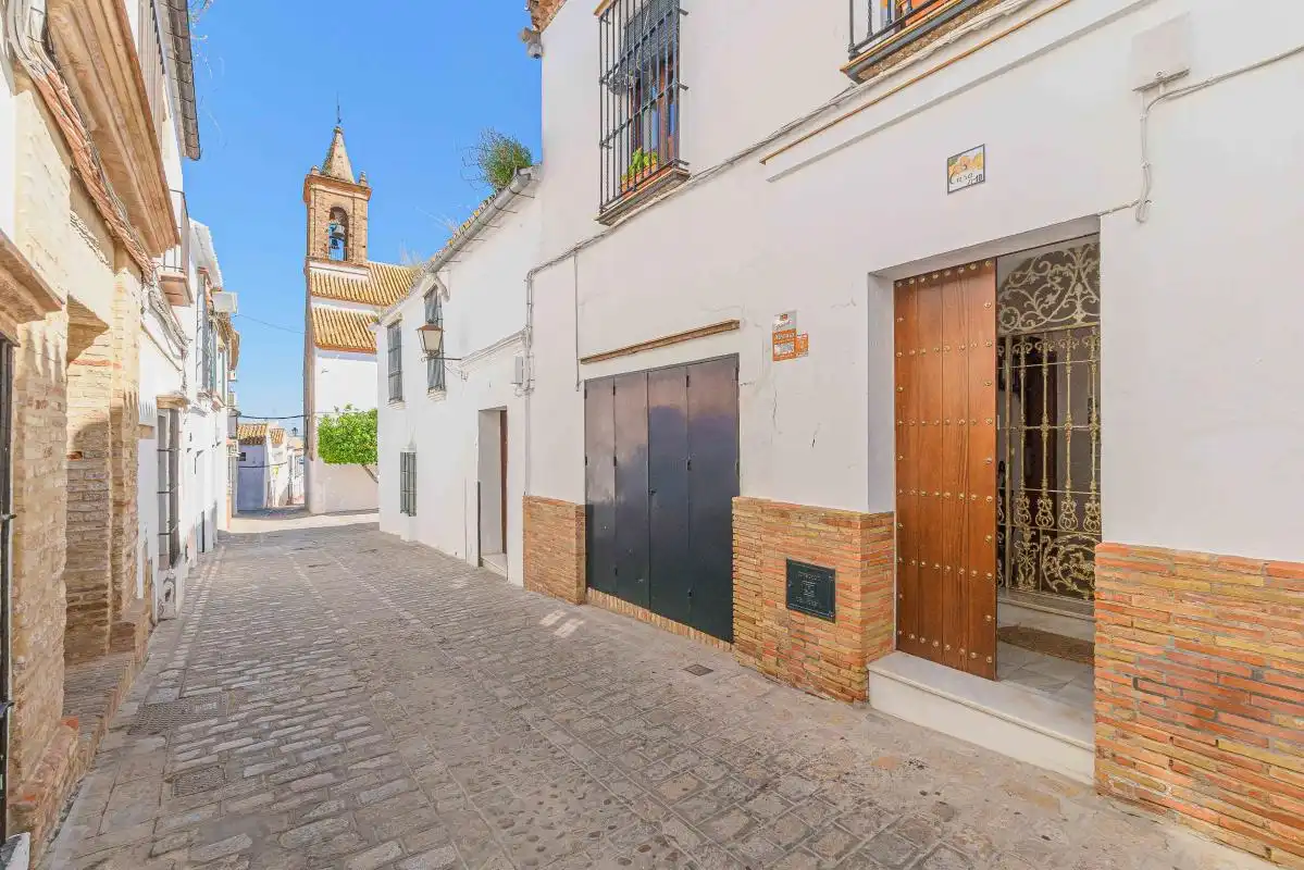 Vista exterior de Casa adosada en venta en Carmona con Aire acondicionado, Calefacción y Terraza