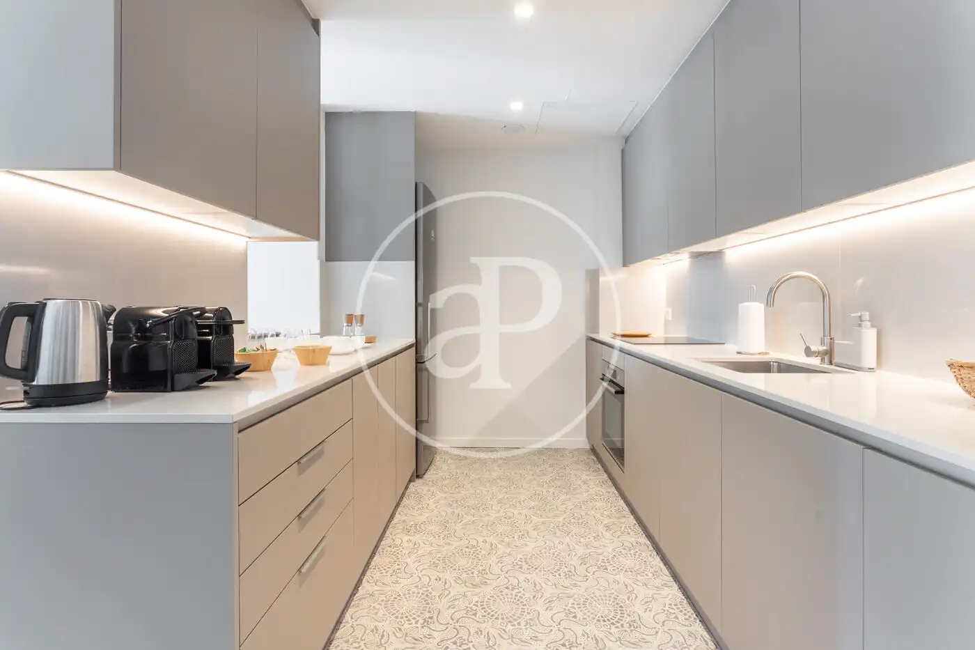 Appartamento con terrazza in affitto a Trav. de Dalt, imagen 28