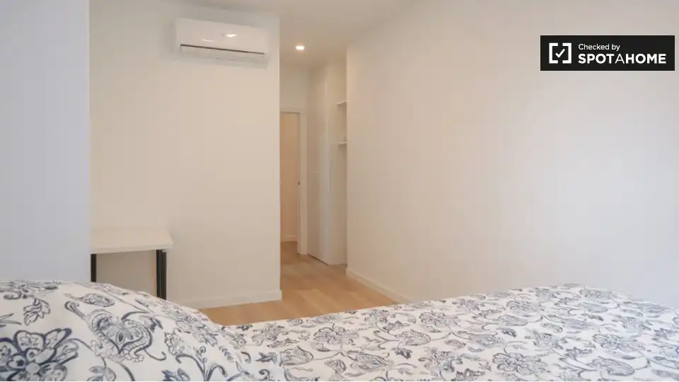 Bedroom of Flat for rent in Madrid  with Air Conditioner, Heating and Furnished