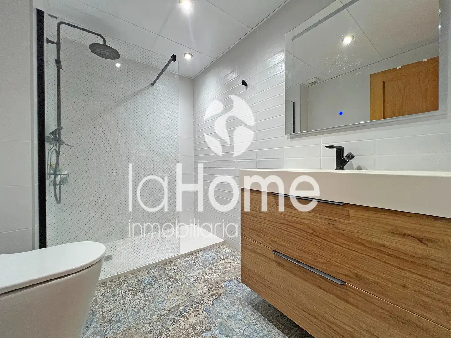 Baño de Piso de alquiler en Paterna con Aire acondicionado, Parquet y Terraza