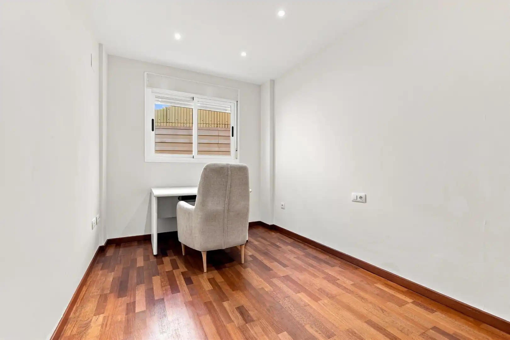 Habitación de Piso en venta en Silla con Aire acondicionado, Parquet y Amueblado